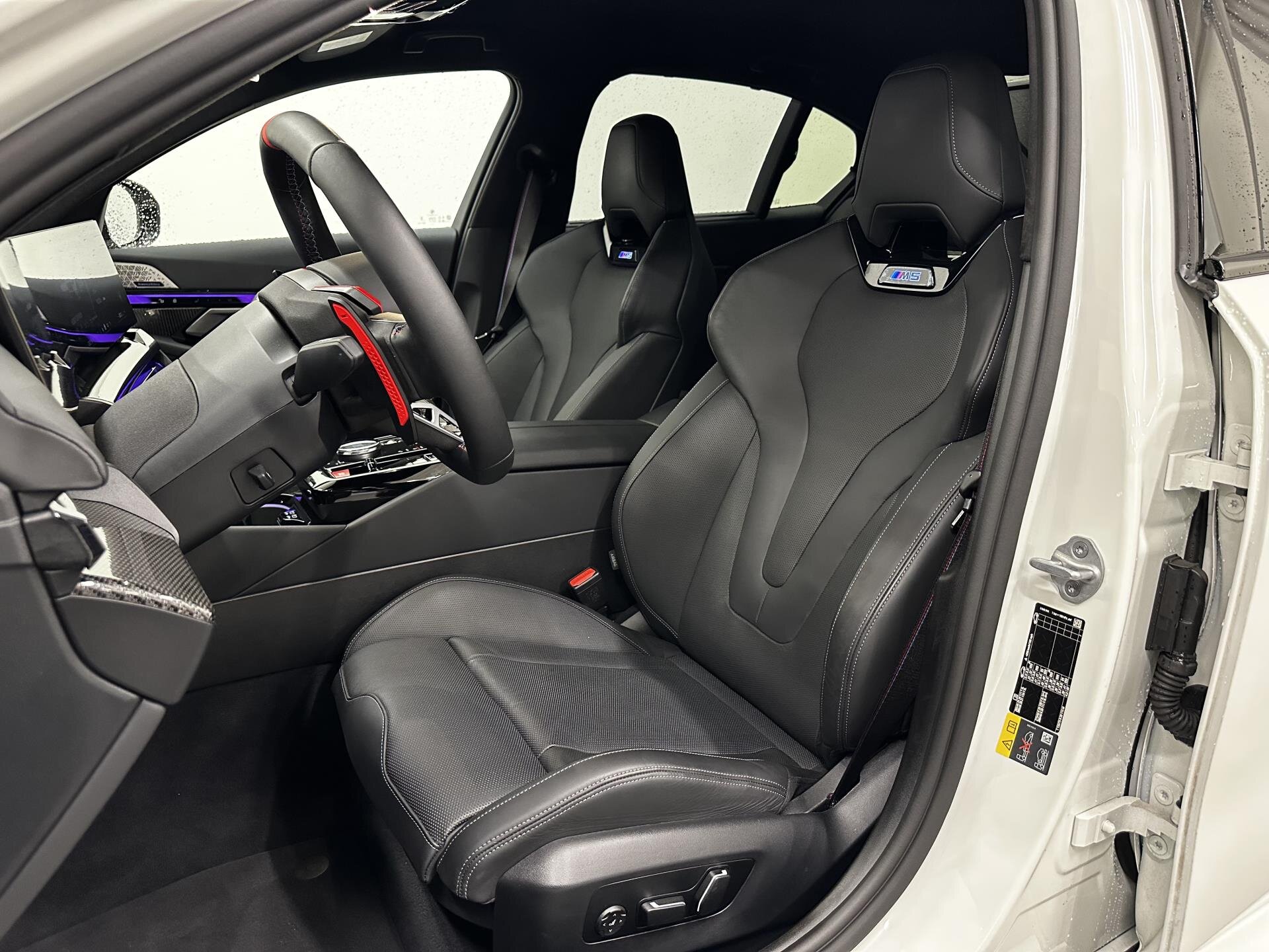 BMW M5 SEDAN | SKLADEM | ČESKÉ PŘEDVÁDĚCÍ AUTO | NOVÝ MODEL | V8 BITURBO HYBRID | VÝKON 727 KONÍ | BÍLÁ ALPINE | ČERNÁ KŮŽE | PERFEKTNÍ VÝBAVA | VIP SLEVA | NÁKUP ONLINE | AUTOiBUY.com